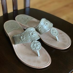 Jack Rogers Hamptons Flat Platinum Sandals w/ box